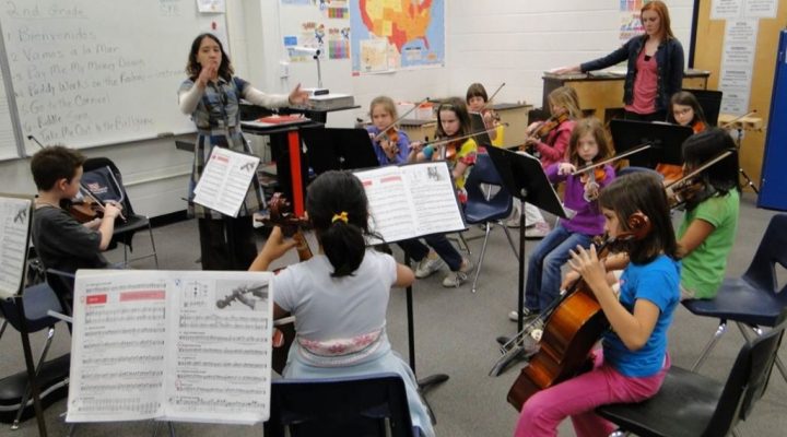 EKU students teach an orchestra class for elementary students