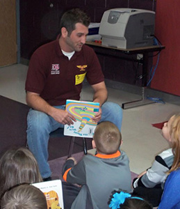 EKU Aviation student Zach Crawford reading to elementary students