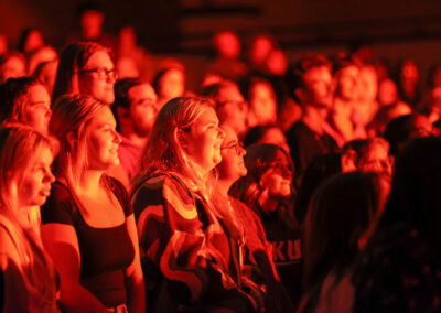 audience during Tai Verdes concert