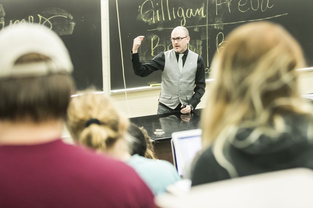 An image of an Eastern Kentucky University professor teaching a class.