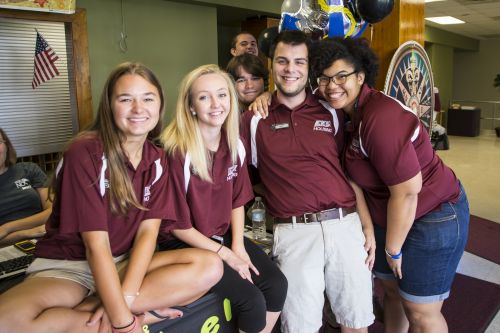 EKU Student Ambassadors smiling - link to admissions