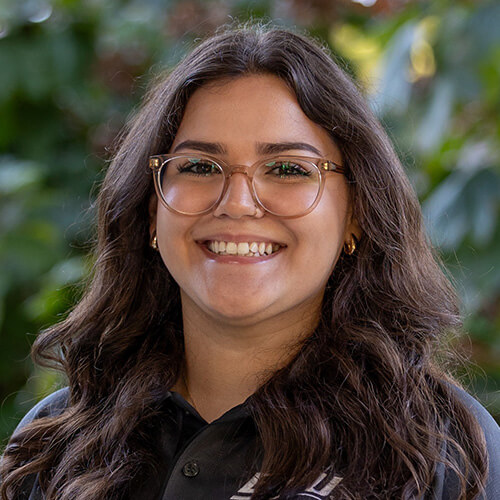 Professional headshot Elizabeth Guadarrama